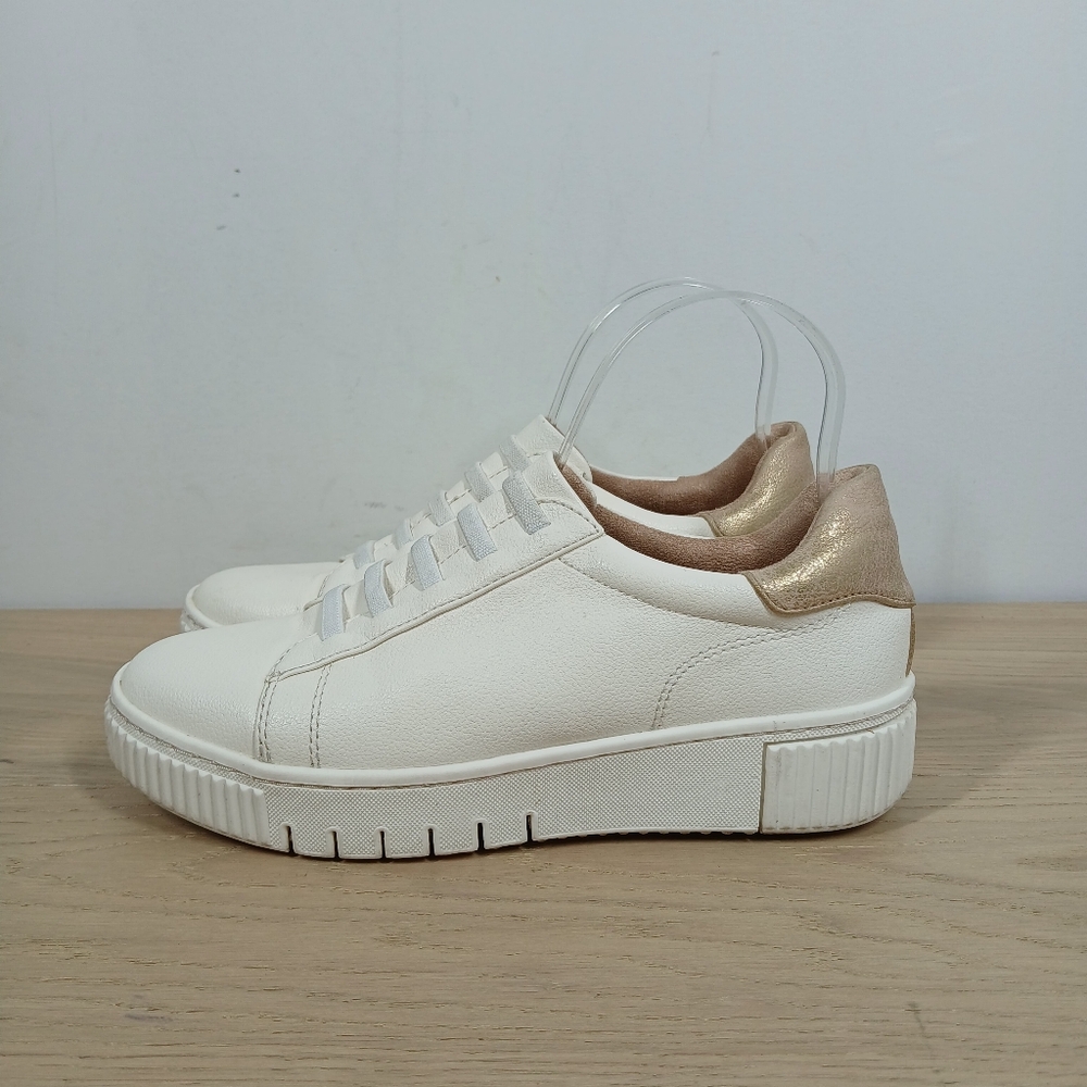 SOUL Naturalizer White and Gold Leather Low Top Sneakers 766
